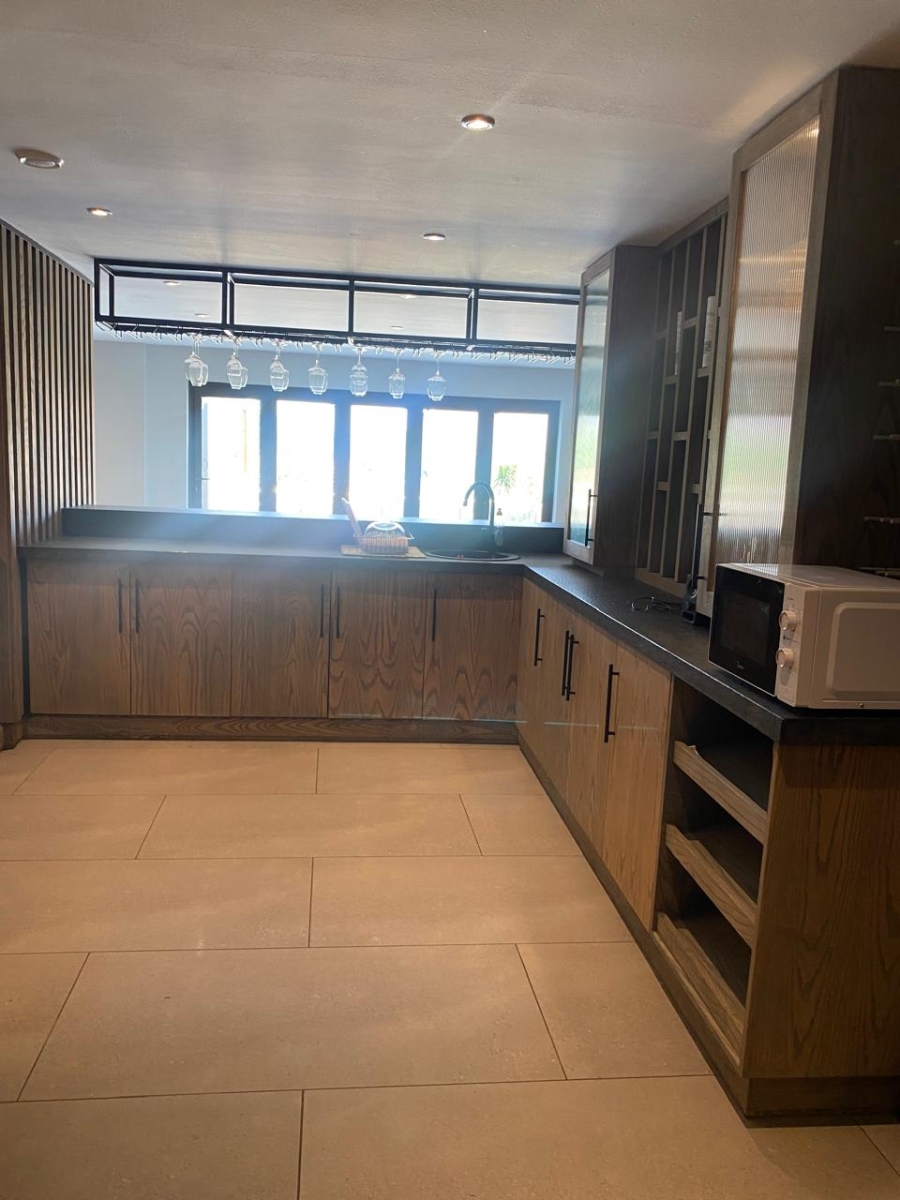 6 Bedroom Property for Sale in Birdwood Estate North West